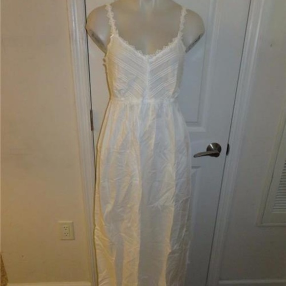 FM LINGERIE Other - FM LINGERIE WHITE FLORAL LACED  NIGHTGOWN  S